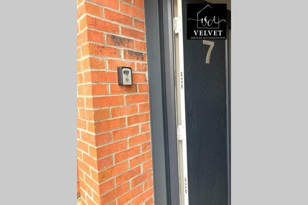 ✪ Leisure/Business ✪ 1 Bedroom Apt , Free Parking Swansea Exterior photo